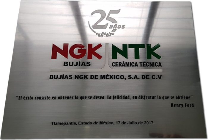 placas grabadas con logotipo